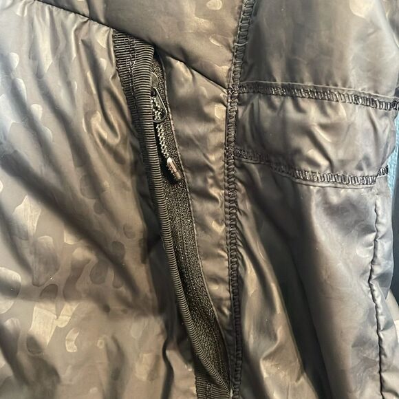 Lululemon Spring Fling Puffy Windbreaker Jacket 8 - Picture 10 of 11